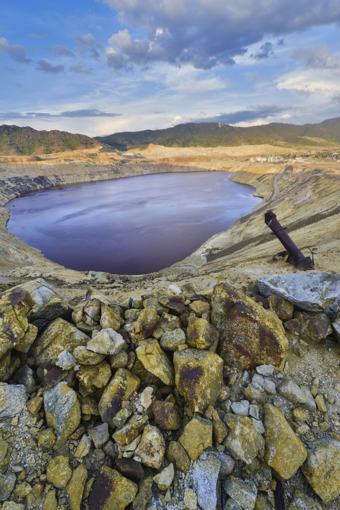 Berkeley Pit, Butte by Johnosn.jpg